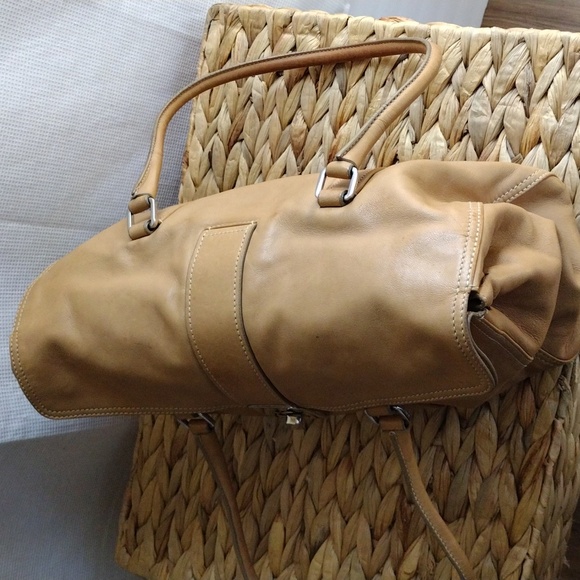 Prada Cuervo tan soft leather shoulder bag. - Picture 7 of 13